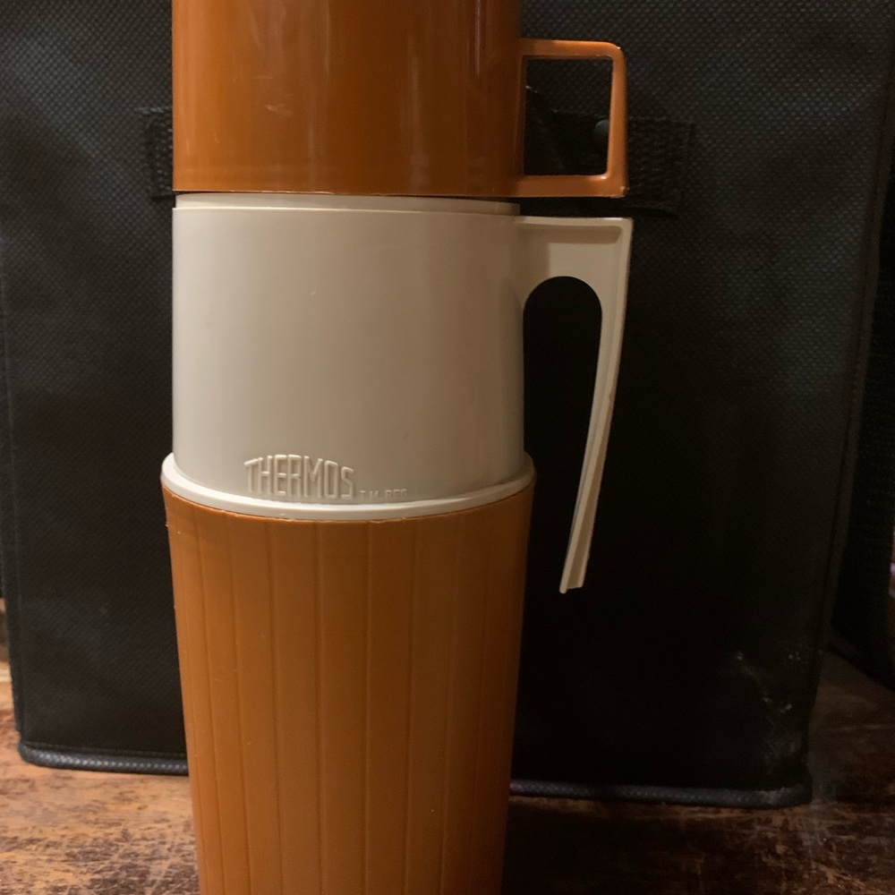 80’s Thermos Canadian Great shape - Picture 2 of 2